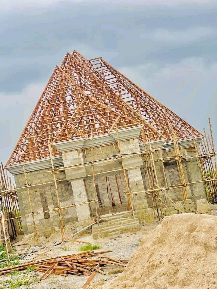 Montage d'une charpente complexe