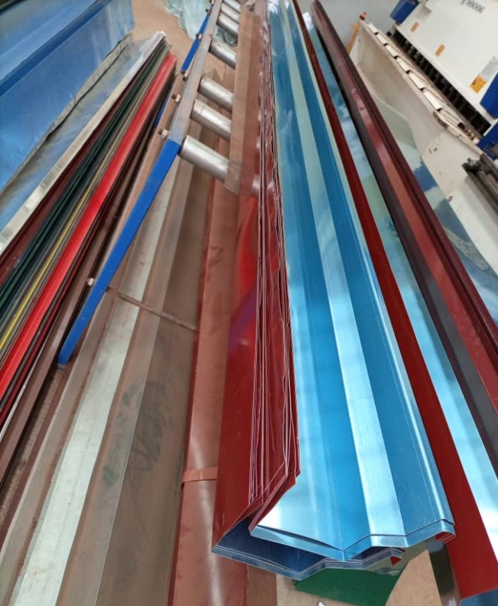 Tôle lisse pliée sur mesure